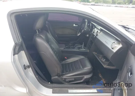 2005 Ford Mustang Gt Deluxe/Gt Premium из США, поврежденный, VIN 1ZVFT82H955205830